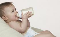 宝宝吃奶时睡觉存在哪些健康隐患