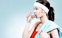 女人这样喝水更健康