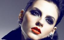 大小上钩眼妆 妩媚动人