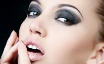 健康化妆：清洁腮红刷的正确步骤
