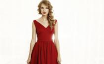 穿红色衣服应该如何装扮和搭配？