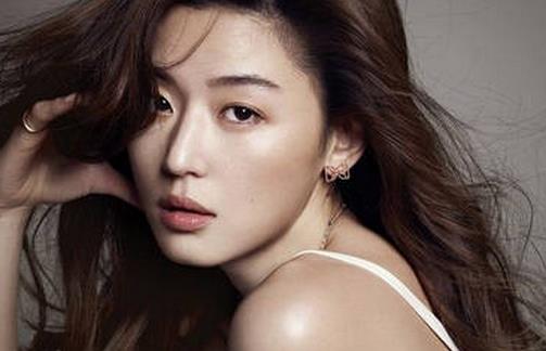 女性油性皮肤怎么护理肌肤呢？