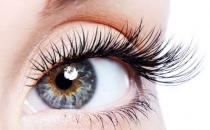 能让假睫毛更逼真的粘贴法