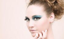 造成眼睫毛脱落的原因