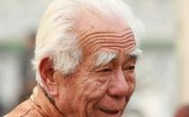 老人的白发长哪里最危险