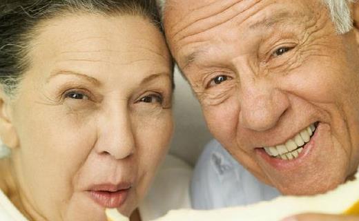 老人牙齿为什么容易发酸？