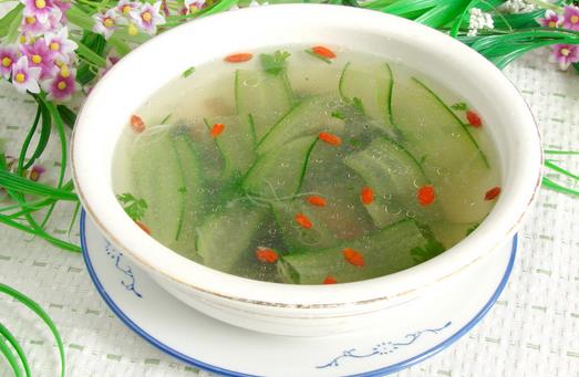 养颜祛斑汤:美人脸上怎能有斑