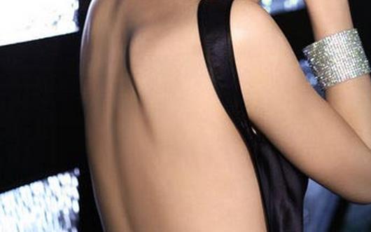 性感女星的美背修炼术