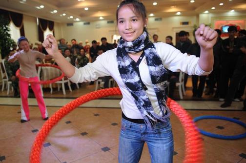 快速瘦腰的方法 4招打造性感小蛮腰