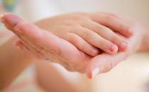老人按摩手掌调节脏腑功能