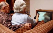 老人迷恋电视记忆力衰退快