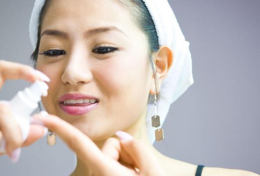 职场生活“鼓吹”成人痘 女性比男性更易中招