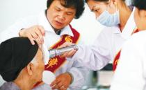 喝牛奶过量可诱发老年性白内障