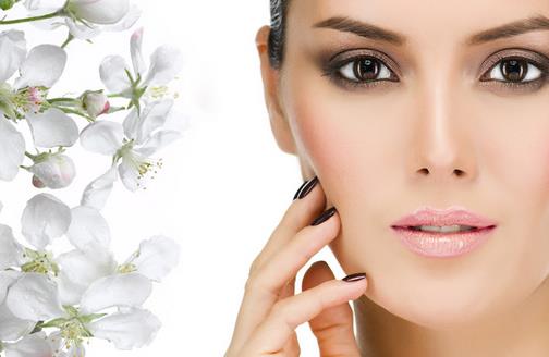 别再用刘海遮羞 6妙招远离额头痘痘