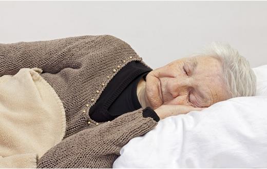 冠心病的老年人宜采用右侧卧位