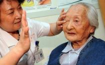 眼花变好须当心老年性白内障