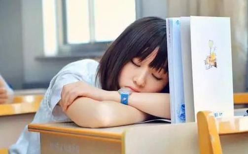 女性必知:错误坐姿可致乳房下垂