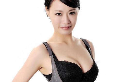 警惕!减肥易致胸部缩水