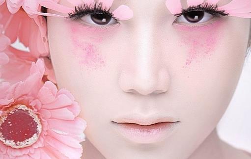 干燥脱皮肌如何卸妆?4个洁面美肌技巧