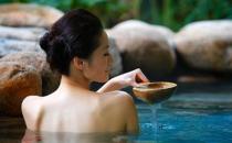 女性经期前尽量别泡温泉