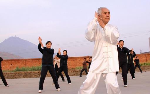 体型不同的老人适合不同运动