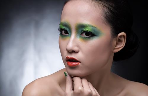 美眉化妆必学：眼部化妆技巧有哪些
