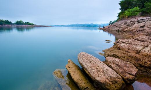 千岛湖 一抹令人叫绝的红叶湾