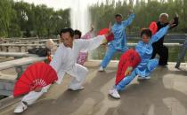 老人天天晨练好吗