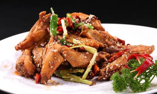 干煸鸡翅黄金蛋的做法是怎样的