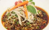 鸡丝拌木耳解腻清肠补虚养身