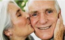 爱美老人如何“吃去”老年斑？