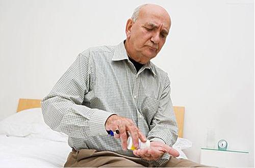 老人为什么会出现尿血