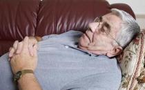 老人爱打瞌睡可能是病