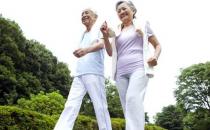 研究显示步行快老人易高寿