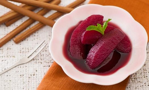 红酒炖雪梨别样美味 有益心脑管