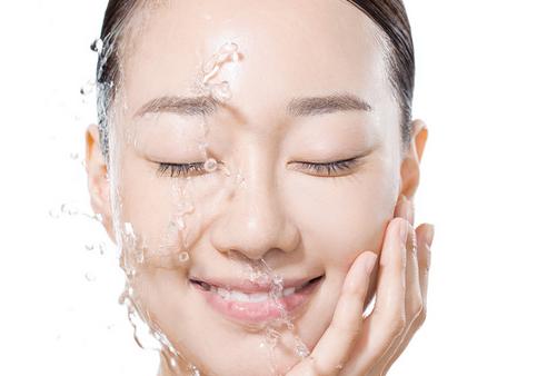 女人每日都有毁容举动