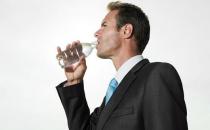 一天中男人最需要喝水的12个时刻