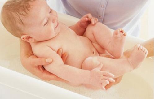 30个技巧让婴儿冬天洗澡不冷