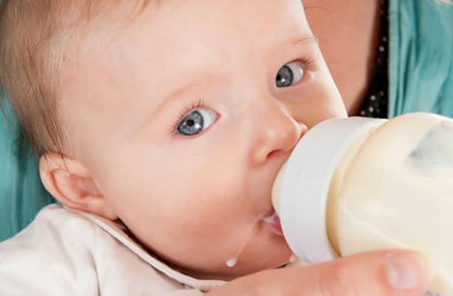 冬天给宝宝温奶别犯两种错