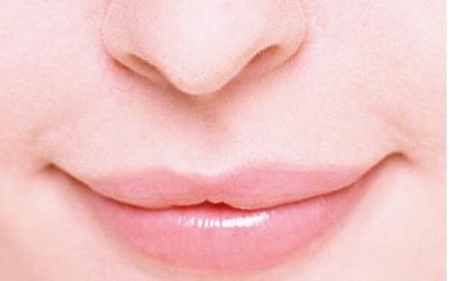 女人唇色隐藏身体健康