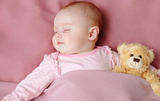 新生儿六大错误睡姿须避免