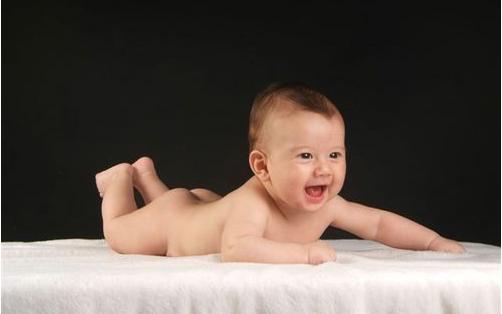 宝宝出生时6斤左右最聪明