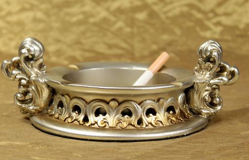 装饰烟灰缸的选购知识 装饰烟灰缸的清洁方法