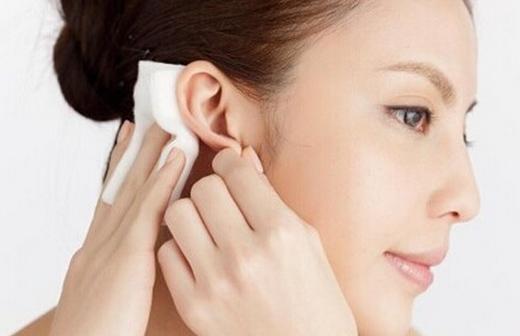 产后妈妈宝宝注意耳朵健康