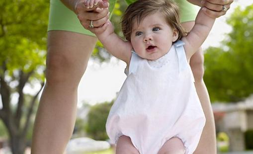 当心这些衣服会妨碍宝宝成长发育