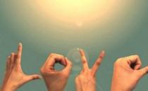 领导可在开会前与员工开开玩笑