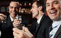 男人要注意 混着喝酒更容易得肝癌