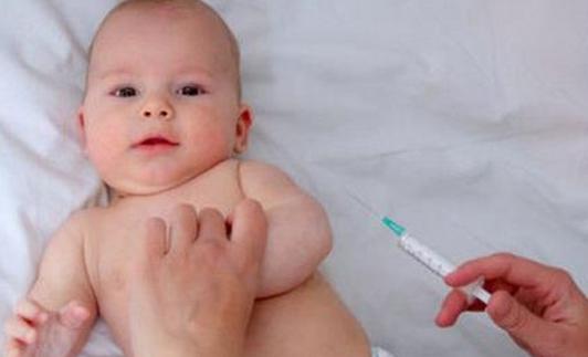 宝宝打预防针