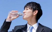男人多喝水能滋养前列腺