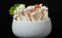 吃白玉菇的好处 白玉菇春笋汤的做法